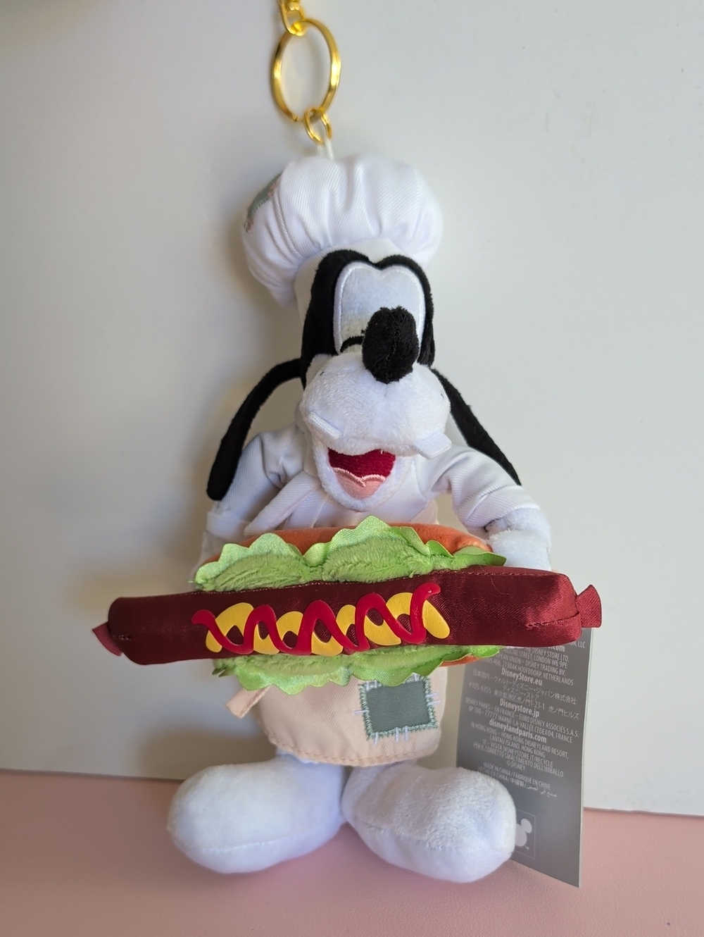 Disney Japan Goofy Chef Plush Keychain with Hot Dog. NWT